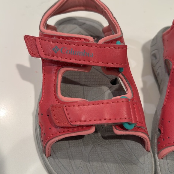 Girls Columbia sandals. Like new condition - Picture 2 of 3